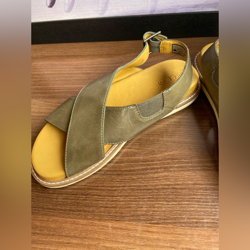 KEEN Lana Cross Strap Sandal - Picture 9 of 12